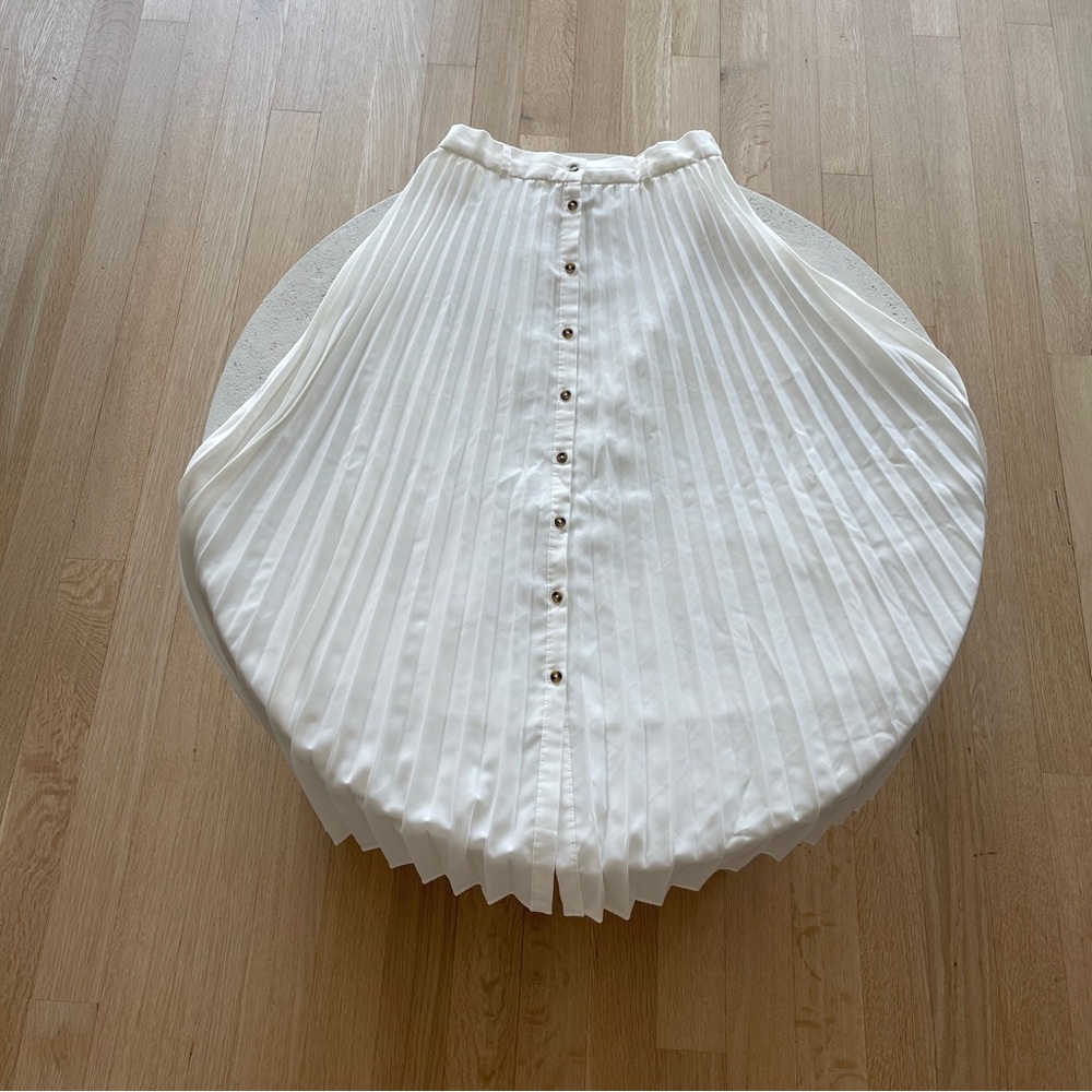 White Pleated Midi A-line Skirt with Buttons Stradivarius